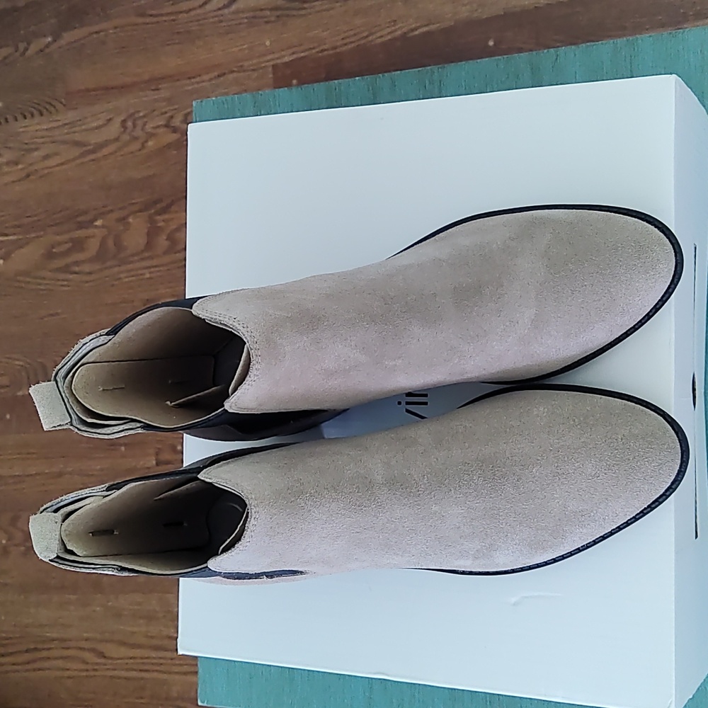 Calvin Klein women's boot-NEW
